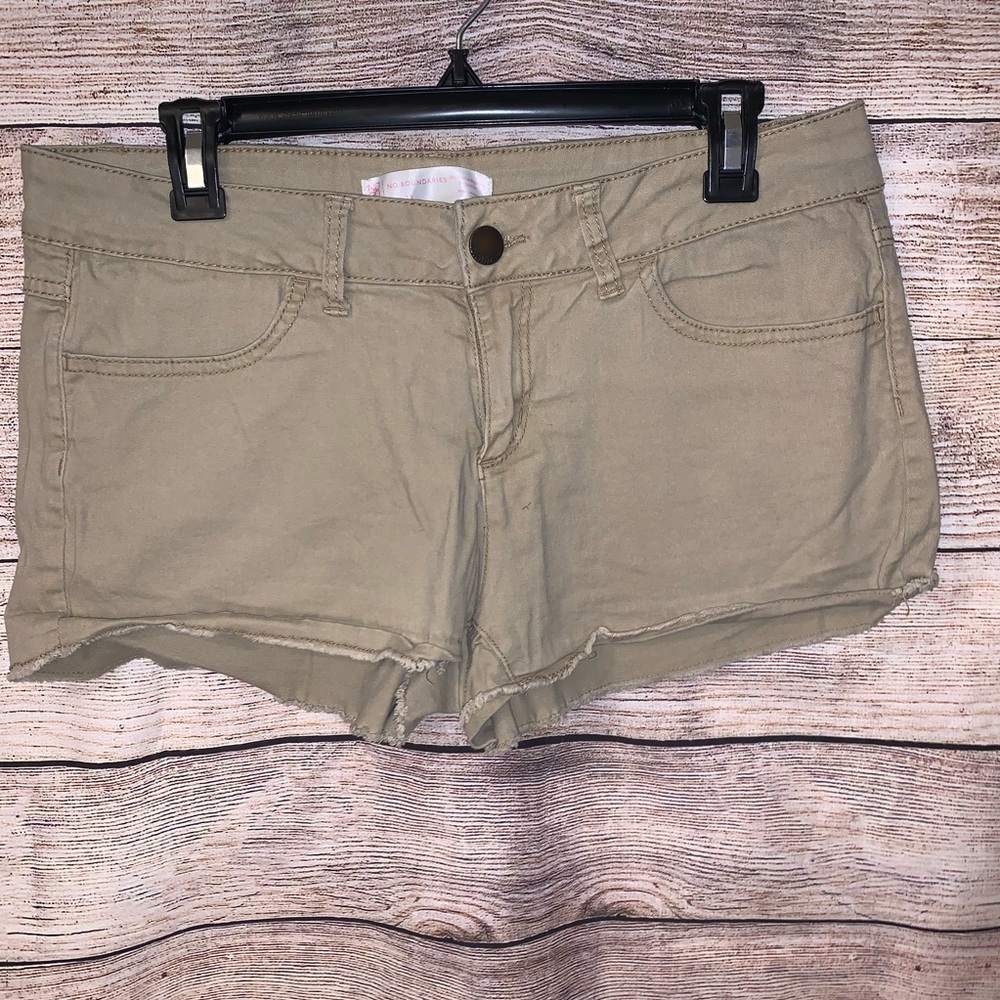 No boundaries | size 13 | Tan shorts | Jr Shorts